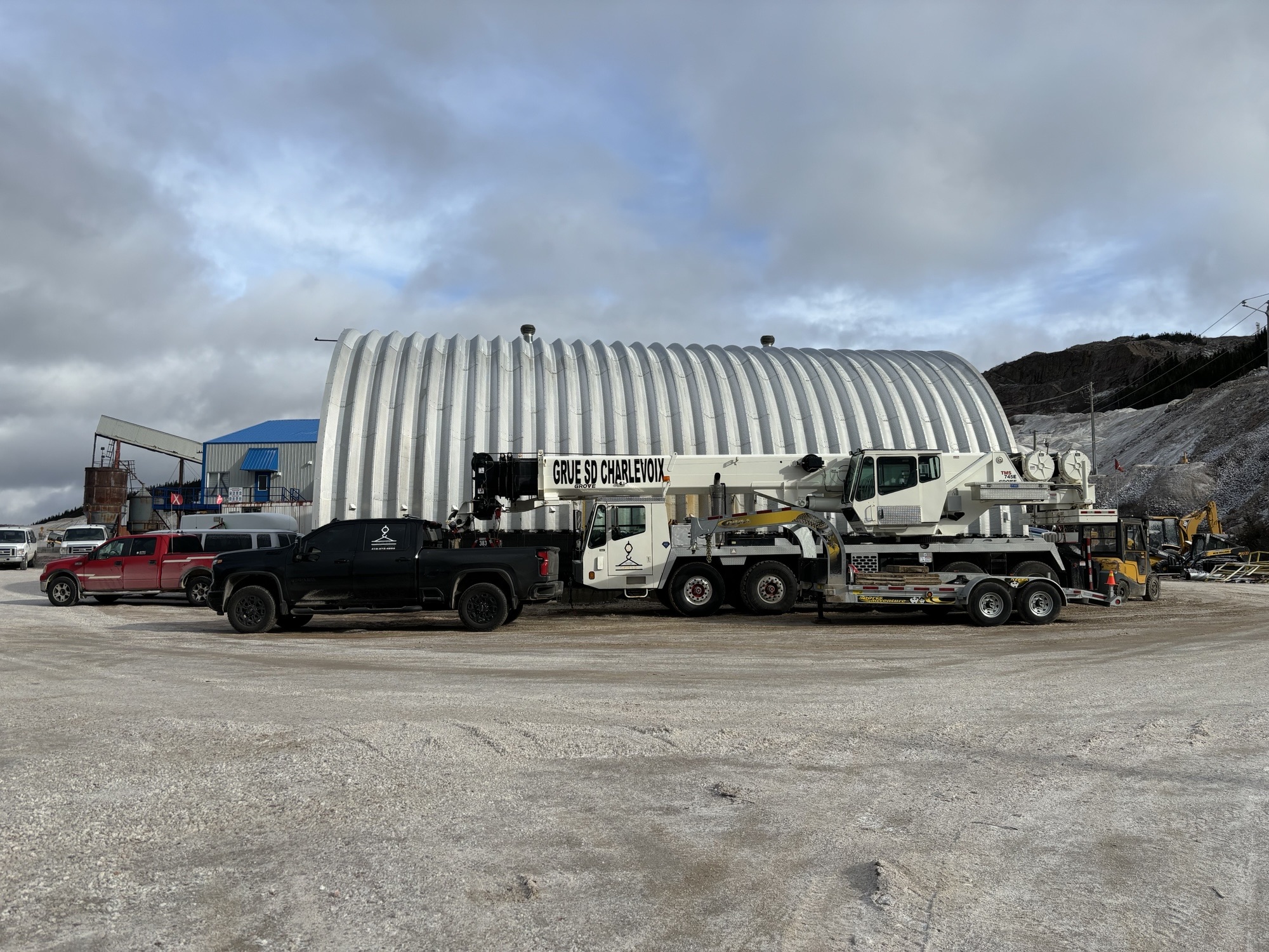Location de grue Charlevoix, Opérateur-grutier qualifié, Services de levage sécurisés, Grue mobile