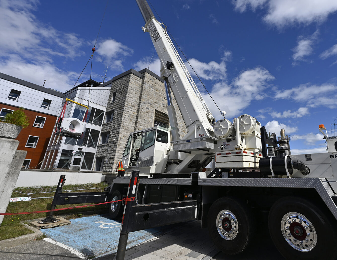 Location de grue Charlevoix, Opérateur-grutier qualifié, Services de levage sécurisés, Grue mobile c